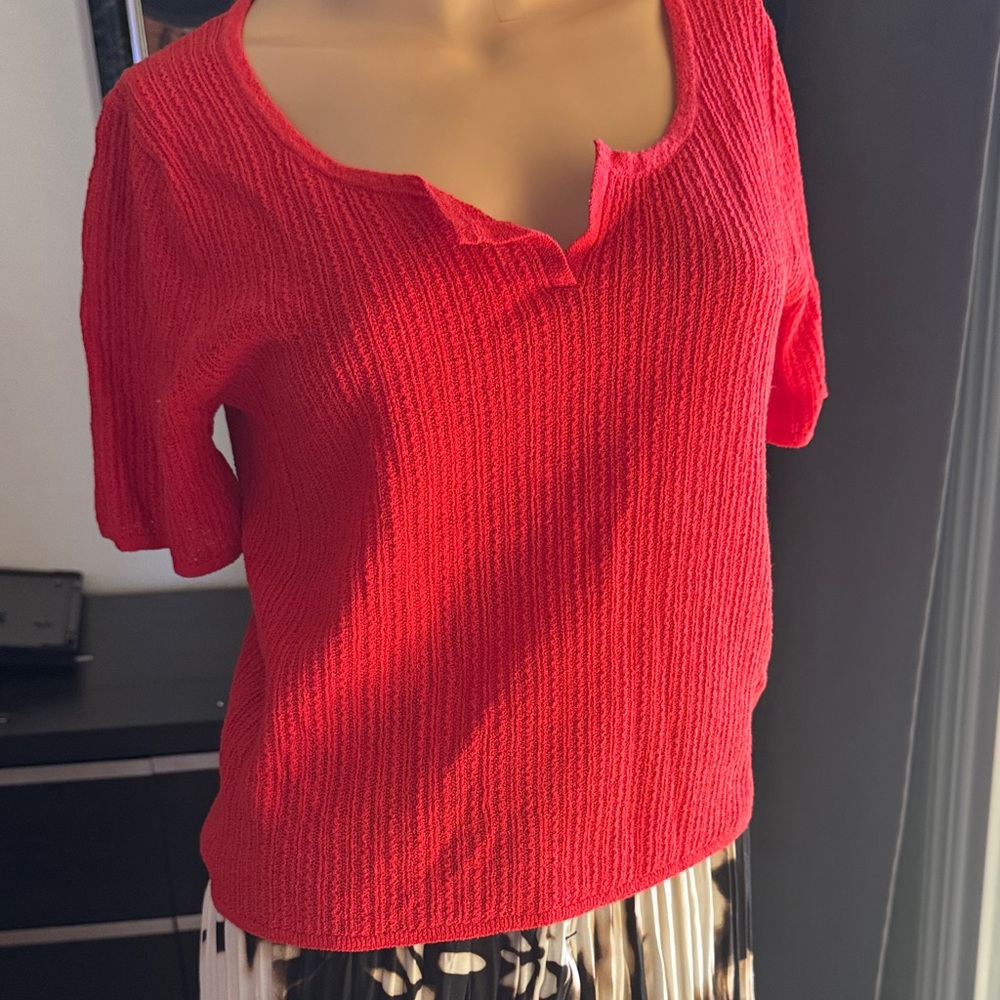 Uniqlo Red Ribbed Short Sleeve Women's Top Large